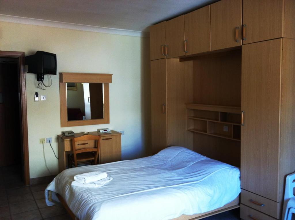 Clover Holiday Complex Qawra Room photo